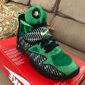 Oregon DUCKS Nike Air basketball shoes